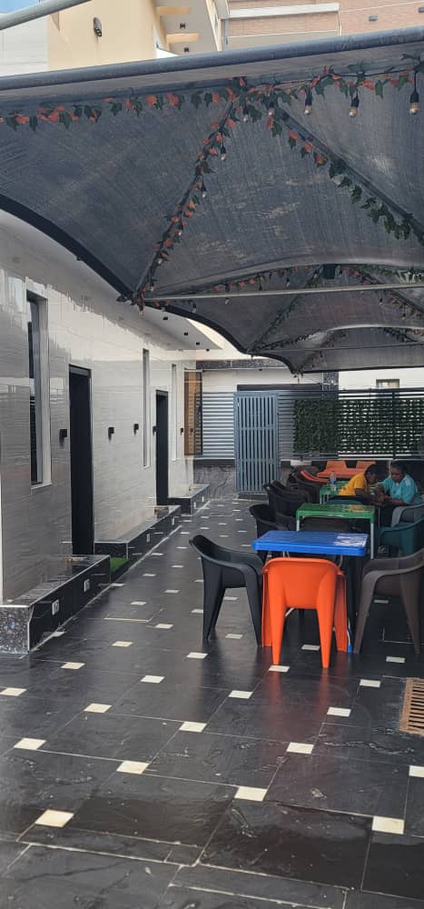 Entertainment & Dining Area